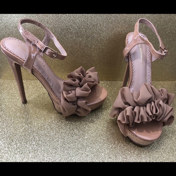 Brand new with box taupe ruffle heels - Picture 2 of 5
